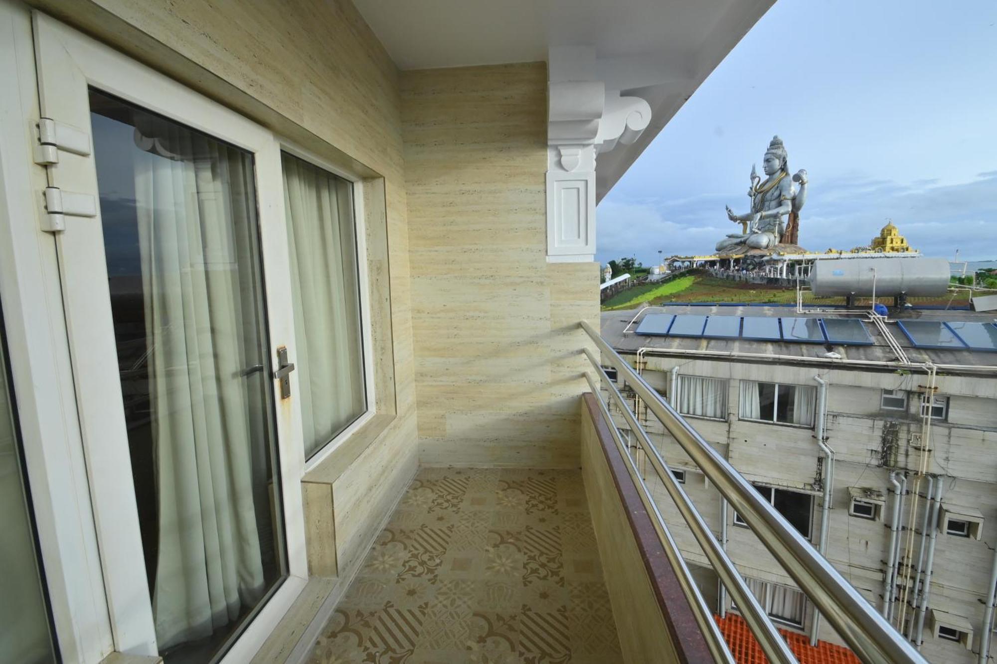 Rns Residency Sea View Hotell Māvalli Exteriör bild